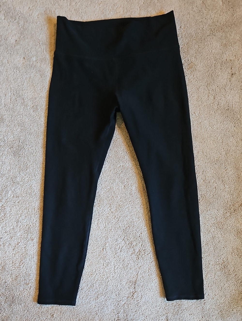 Vuori Black Leggings with Zipper Pocket On Back Waistband